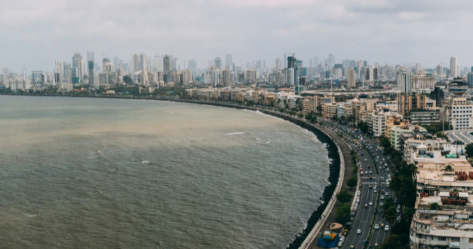 Marine Drive: Evening Strolls and the City’s Famous Skyline