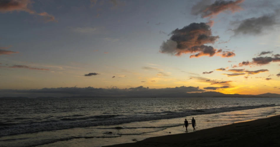 Marine Drive: Evening Strolls and the City’s Famous Skyline
