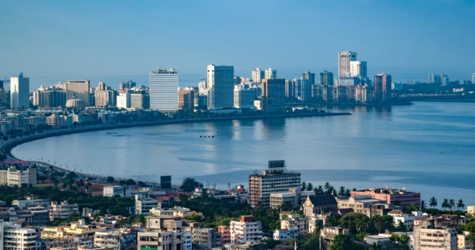 Marine Drive: Evening Strolls and the City’s Famous Skyline