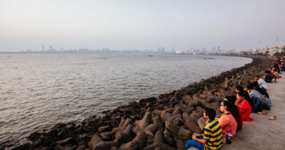 Marine Drive: Evening Strolls and the City’s Famous Skyline