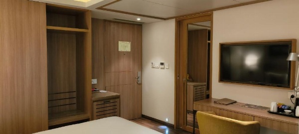 Royal Hometel Suites image 8