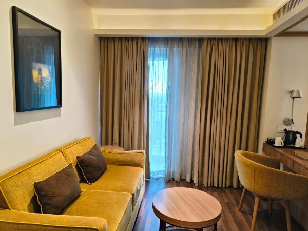 Royal Hometel Suites image 11