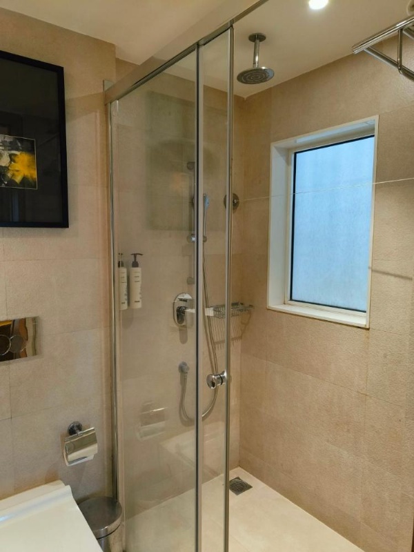 Royal Hometel Suites image 13