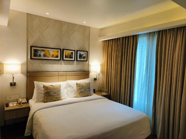 Royal Hometel Suites image 17